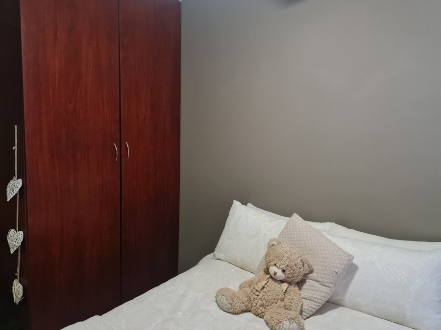 2 Bedroom Property for Sale in Oos Einde North West